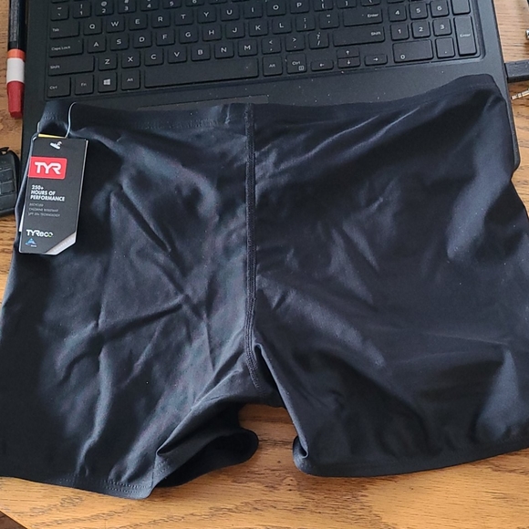 Man's swim Trunks 🏊‍♂️ size 32 - Picture 7 of 8